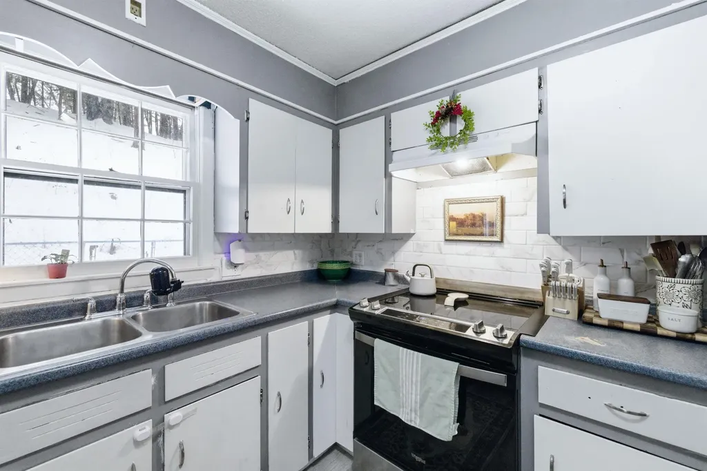 82 Scotts Drive Charlestown NH 03603