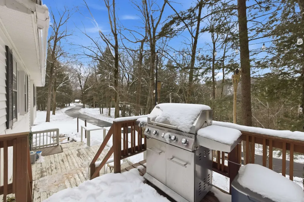 82 Scotts Drive Charlestown NH 03603