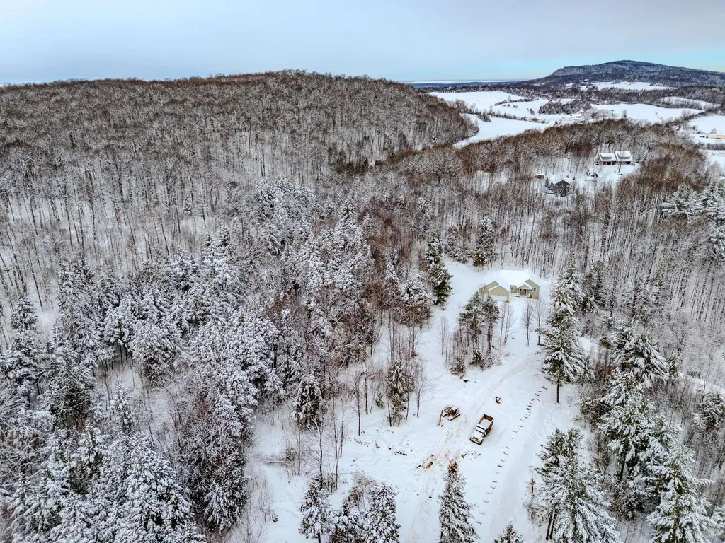 284 Leo's Lane Georgia VT 05478