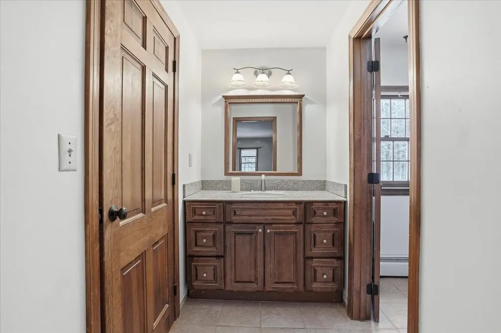 105 Rideout Road Hollis NH 03049