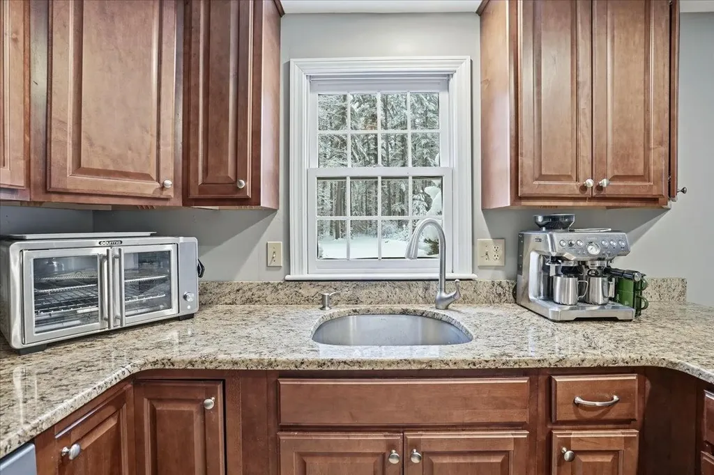 105 Rideout Road Hollis NH 03049