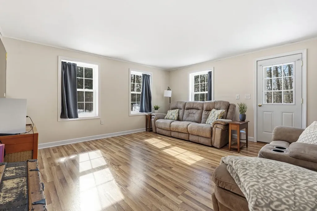 31 Pine Crest Drive Goffstown NH 03045