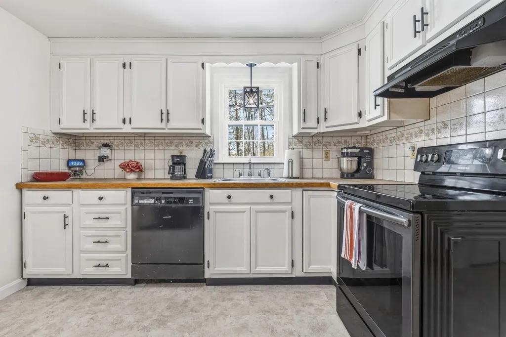 31 Pine Crest Drive Goffstown NH 03045