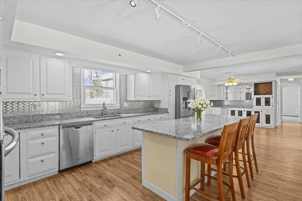 109 Juniper Ridge Shelburne VT 05445