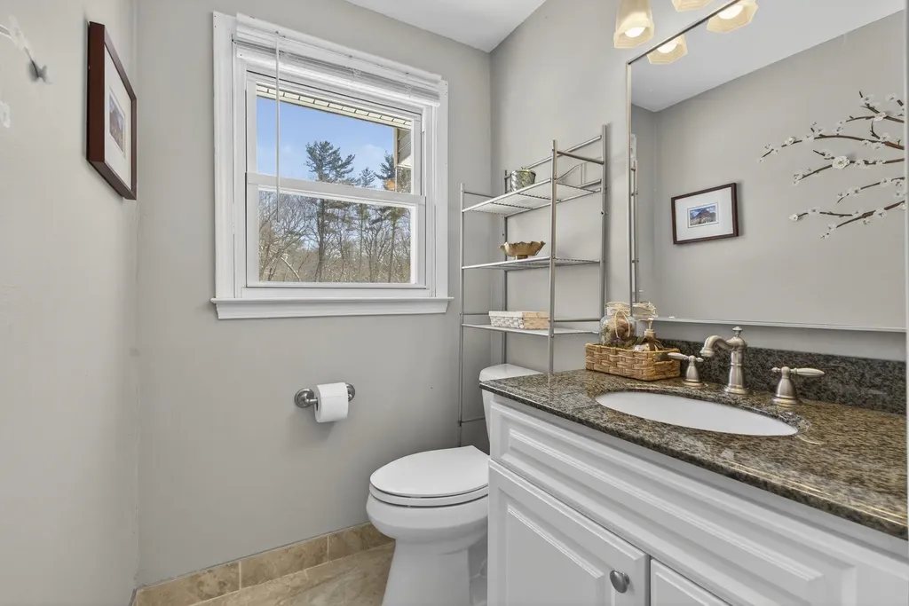 11 Pingree Hill Road Derry NH 03038