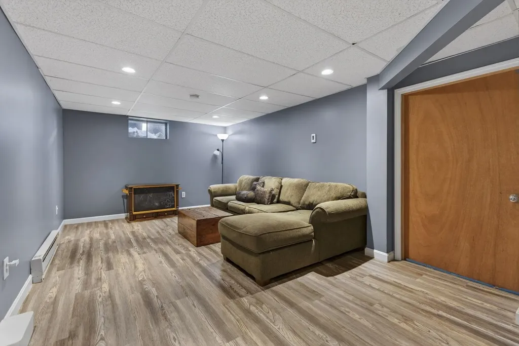 11 Pingree Hill Road Derry NH 03038