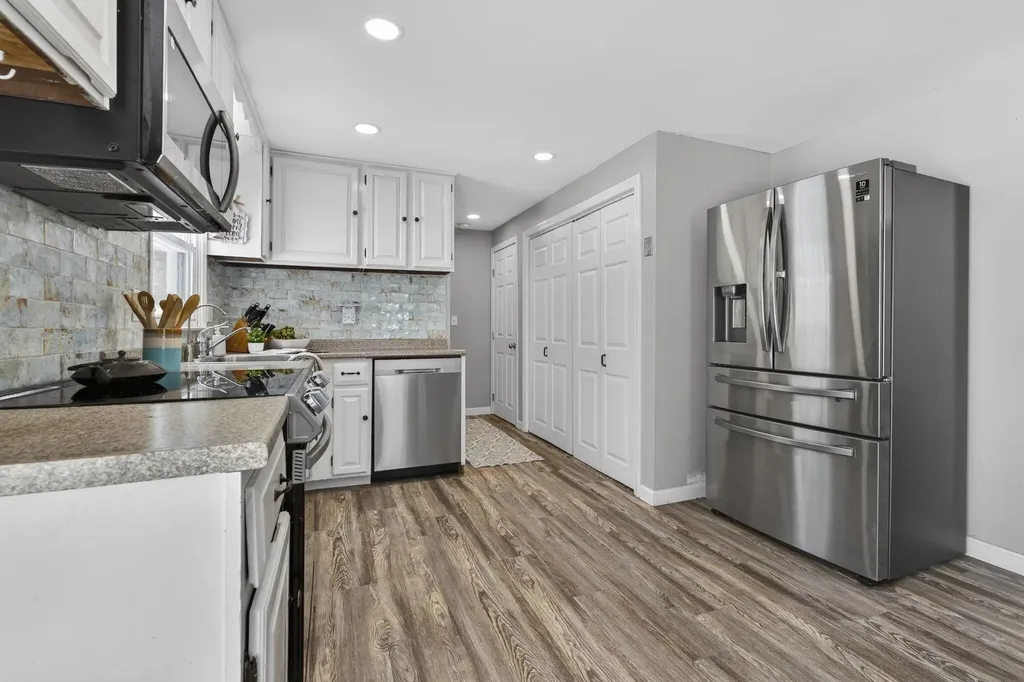 11 Pingree Hill Road Derry NH 03038