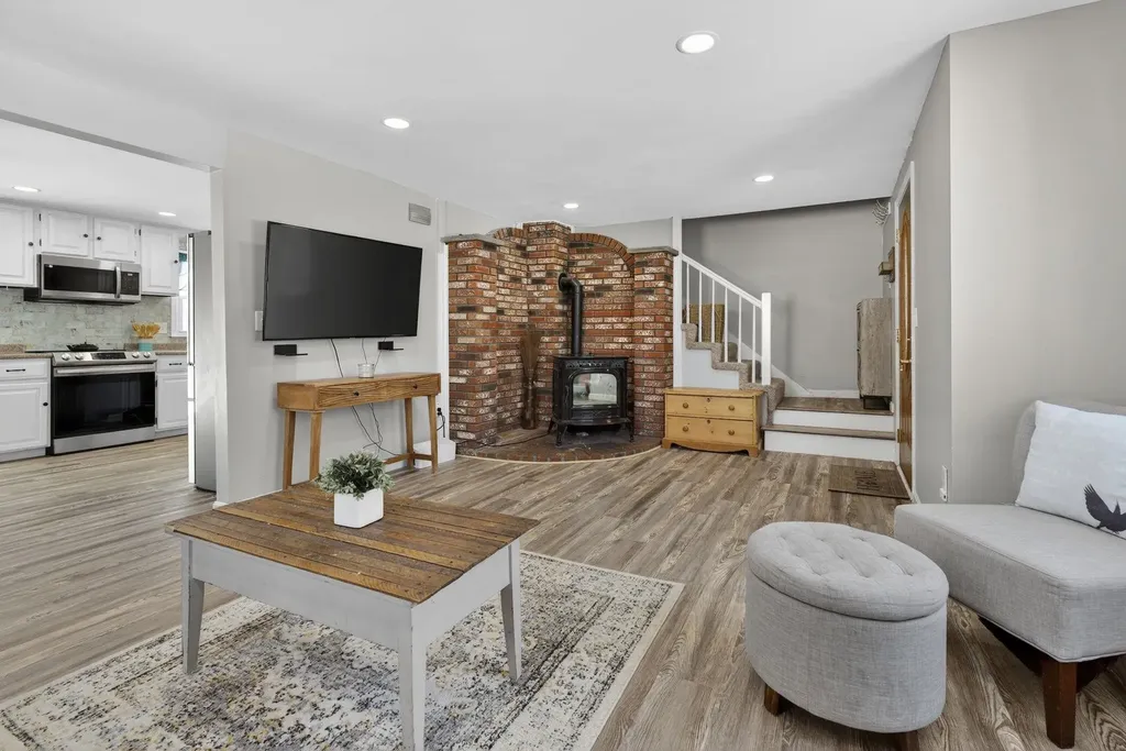 11 Pingree Hill Road Derry NH 03038