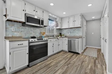 11 Pingree Hill Road Derry NH 03038