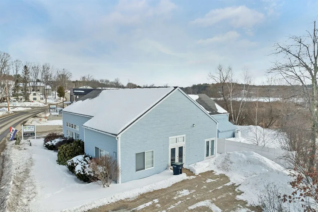 17 Bay Street Wolfeboro NH 03894