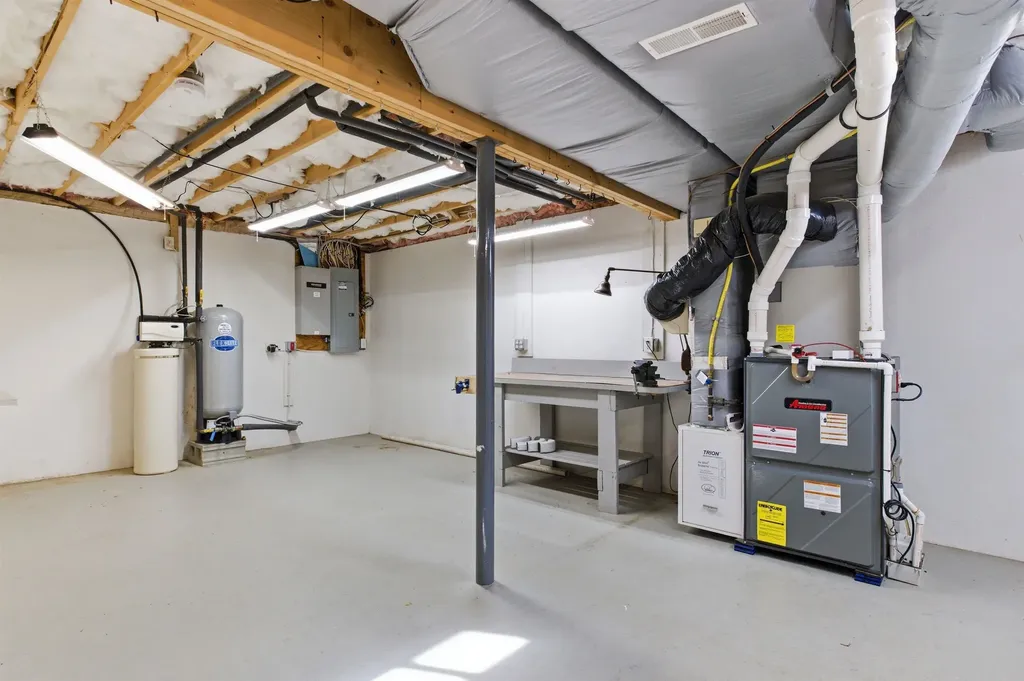 54 Wallingford Terrace Weare NH 03281