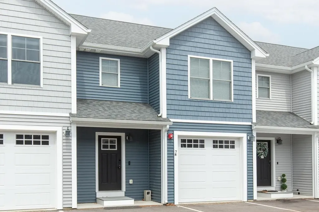 7 Dumaine Avenue Nashua NH 03063