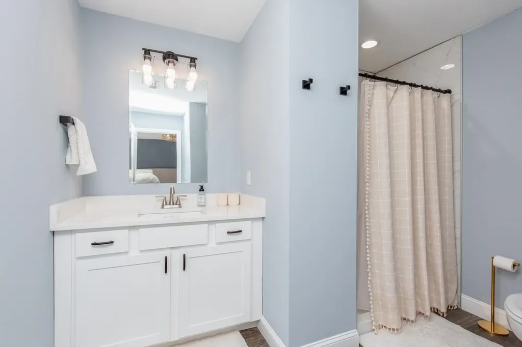 7 Dumaine Avenue Nashua NH 03063