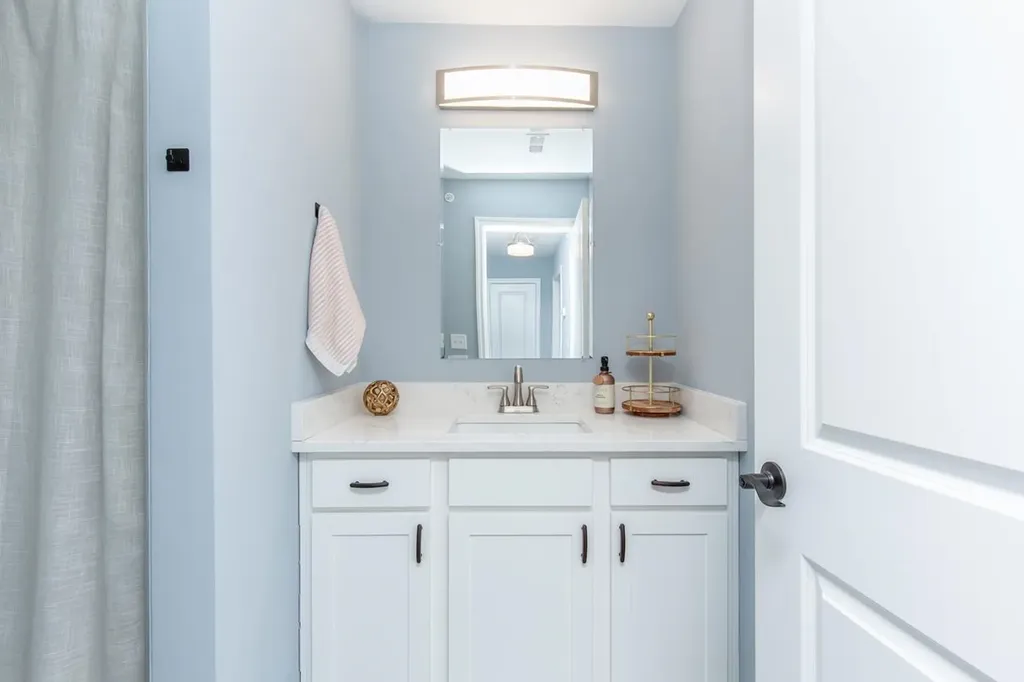 7 Dumaine Avenue Nashua NH 03063