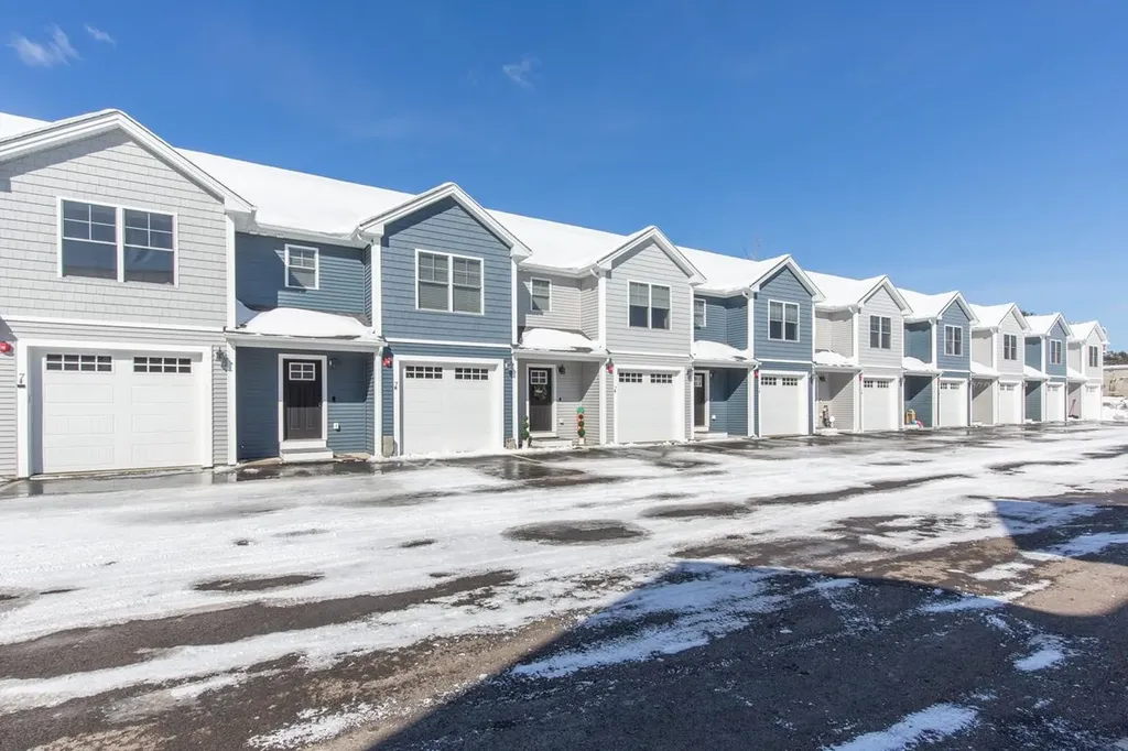 7 Dumaine Avenue Nashua NH 03063