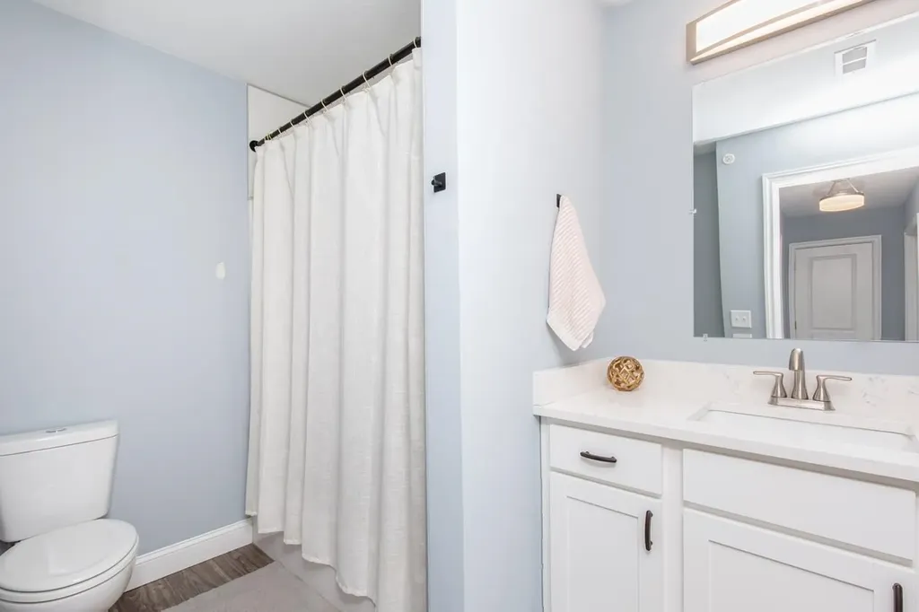 7 Dumaine Avenue Nashua NH 03063