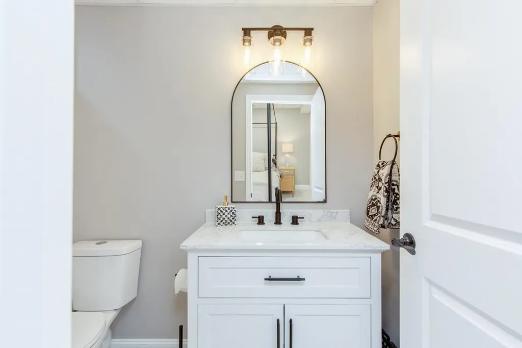 7 Dumaine Avenue Nashua NH 03063