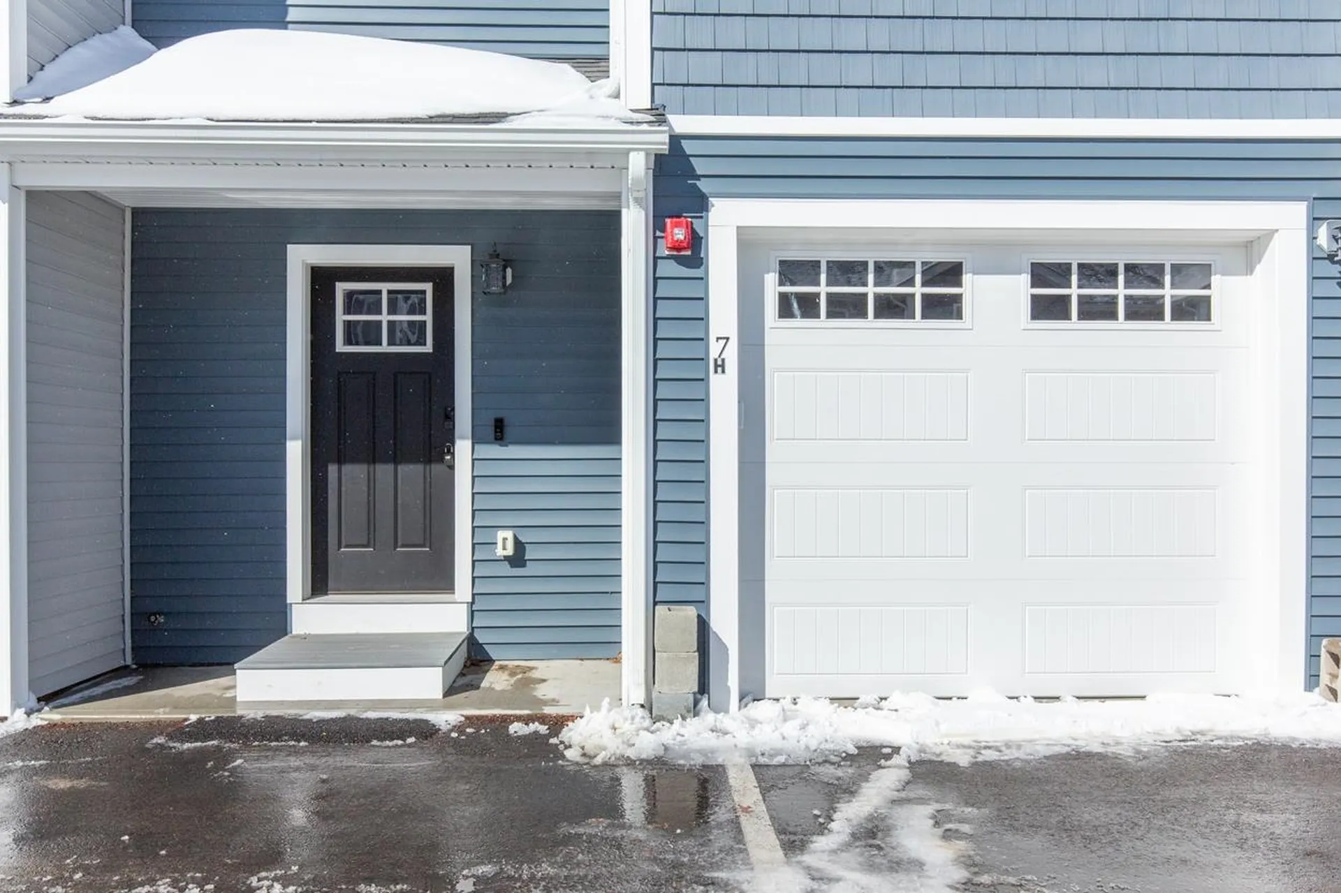 7 Dumaine Avenue Nashua NH 03063