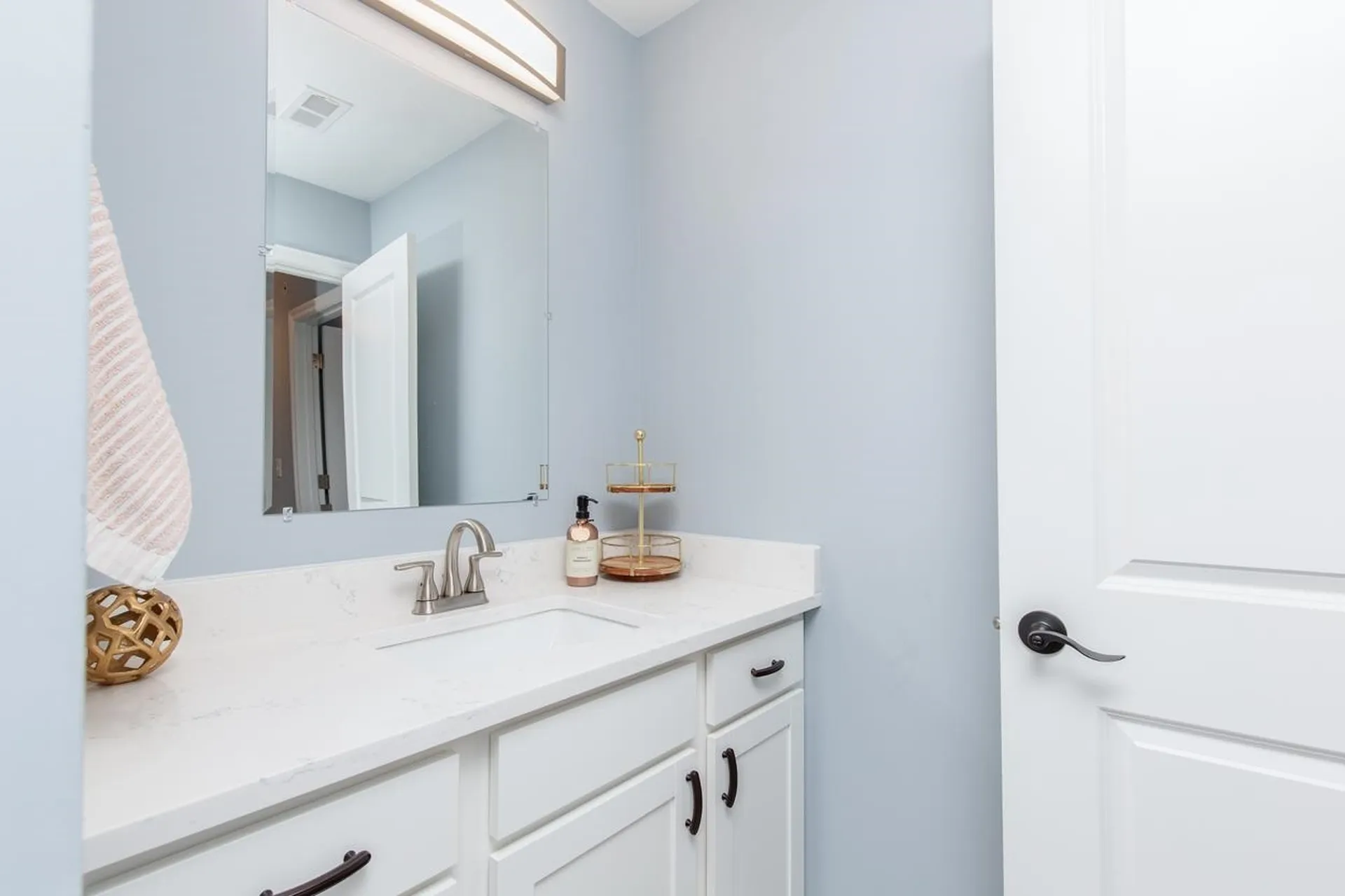 7 Dumaine Avenue Nashua NH 03063