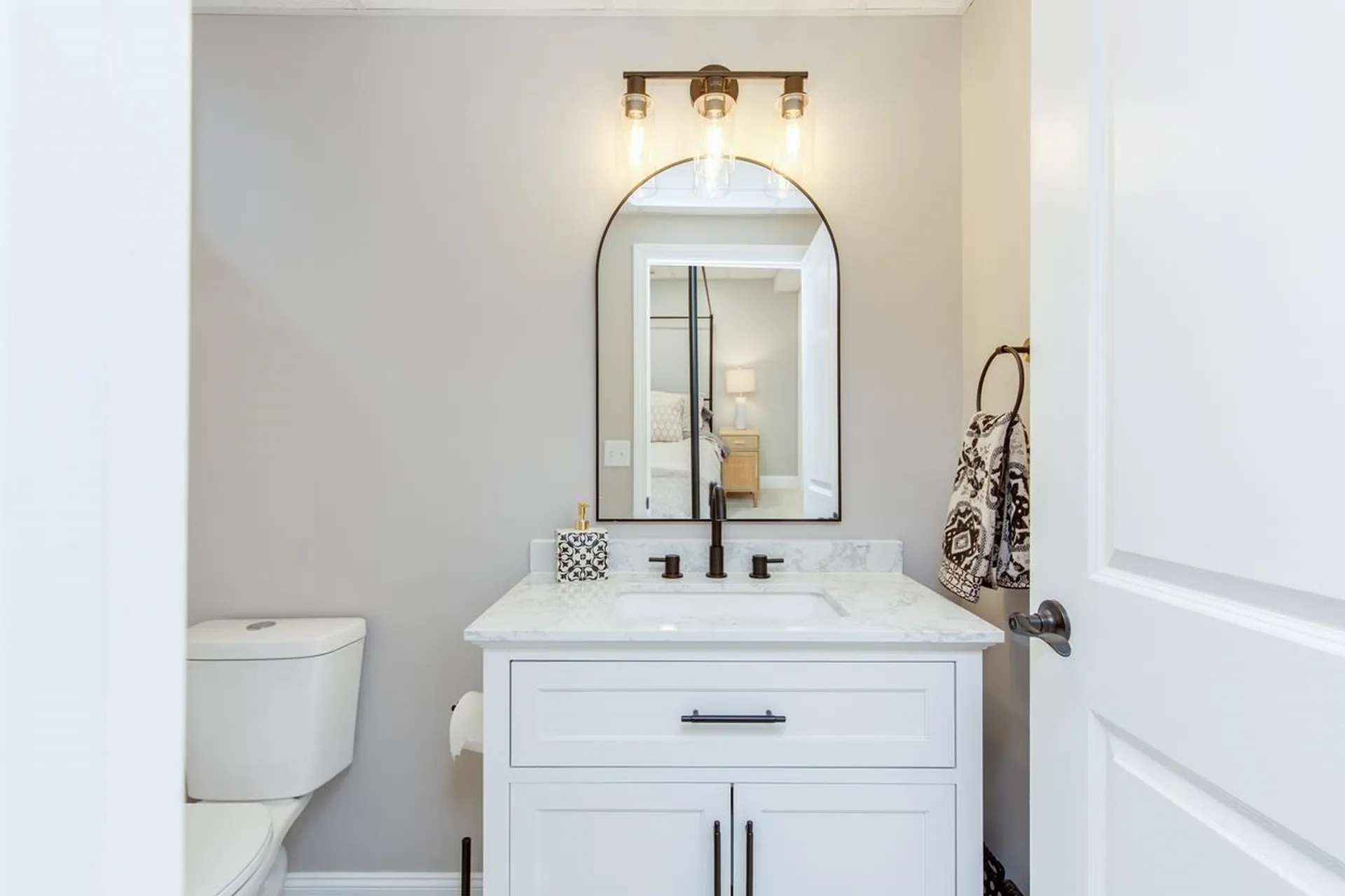 7 Dumaine Avenue Nashua NH 03063