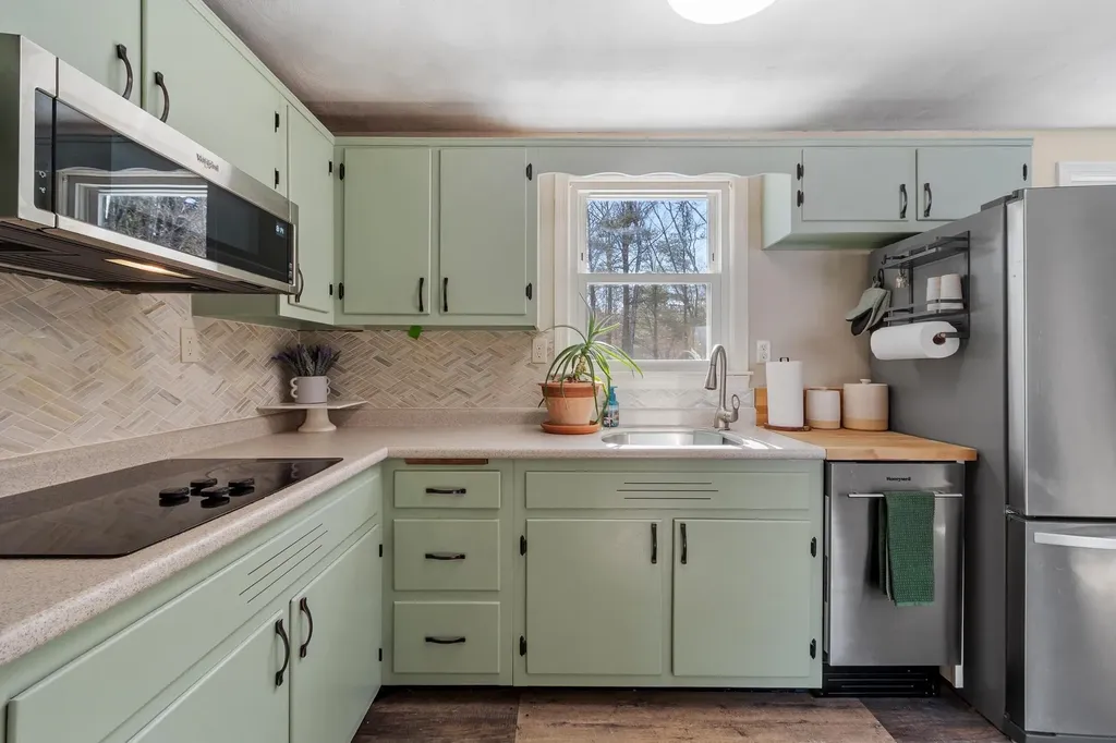 15 Briar Avenue Salem NH 03079