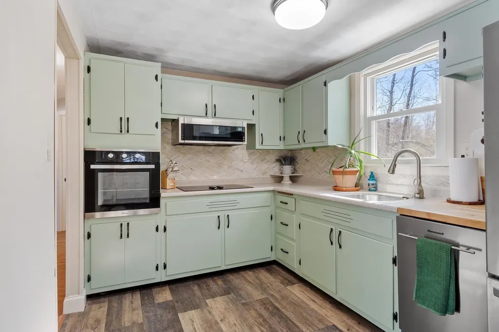 15 Briar Avenue Salem NH 03079