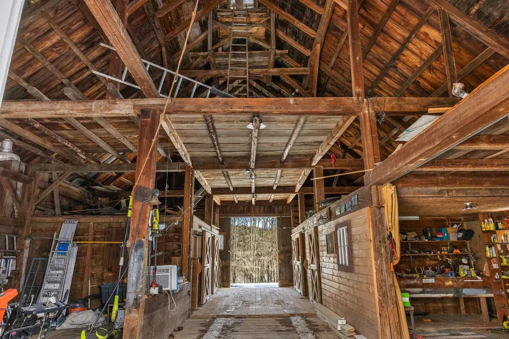 68 Doe Lane Newbury VT 05051