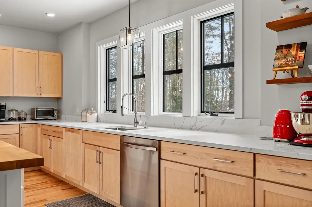 44 Pinnacle Point Waterbury VT 05676