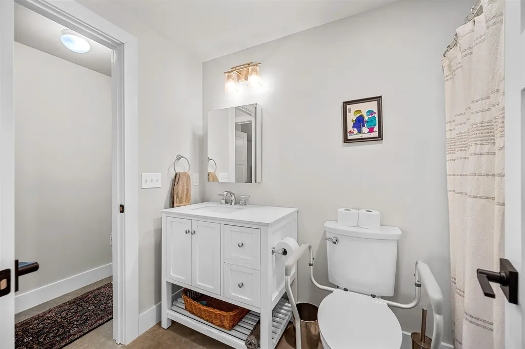 44 Pinnacle Point Waterbury VT 05676