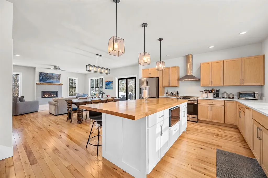 44 Pinnacle Point Waterbury VT 05676