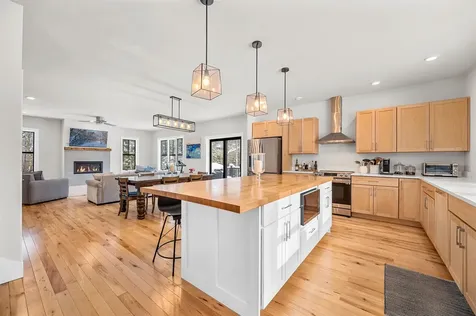 44 Pinnacle Point Waterbury VT 05676