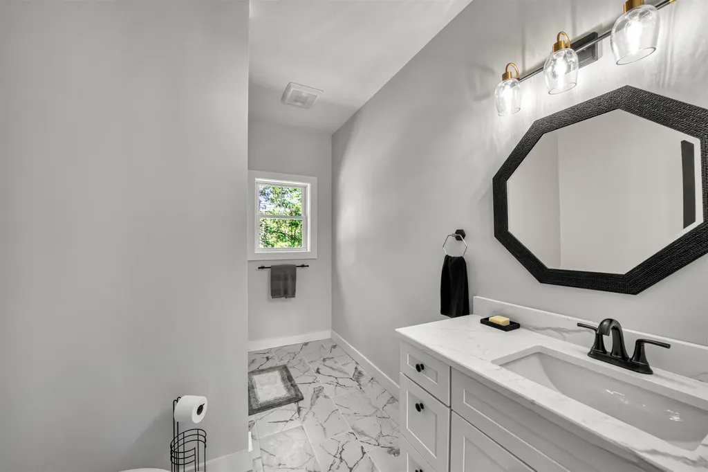 106-15 Fieldstone Lane New London NH 03257