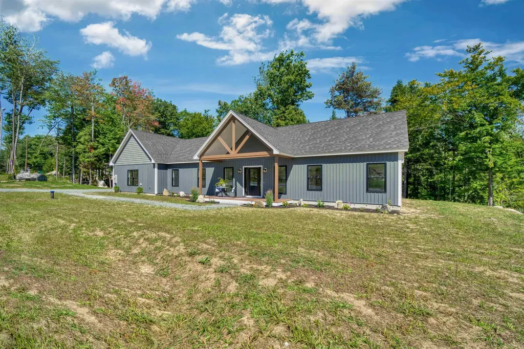 106-15 Fieldstone Lane New London NH 03257
