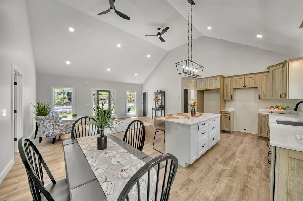 106-15 Fieldstone Lane New London NH 03257