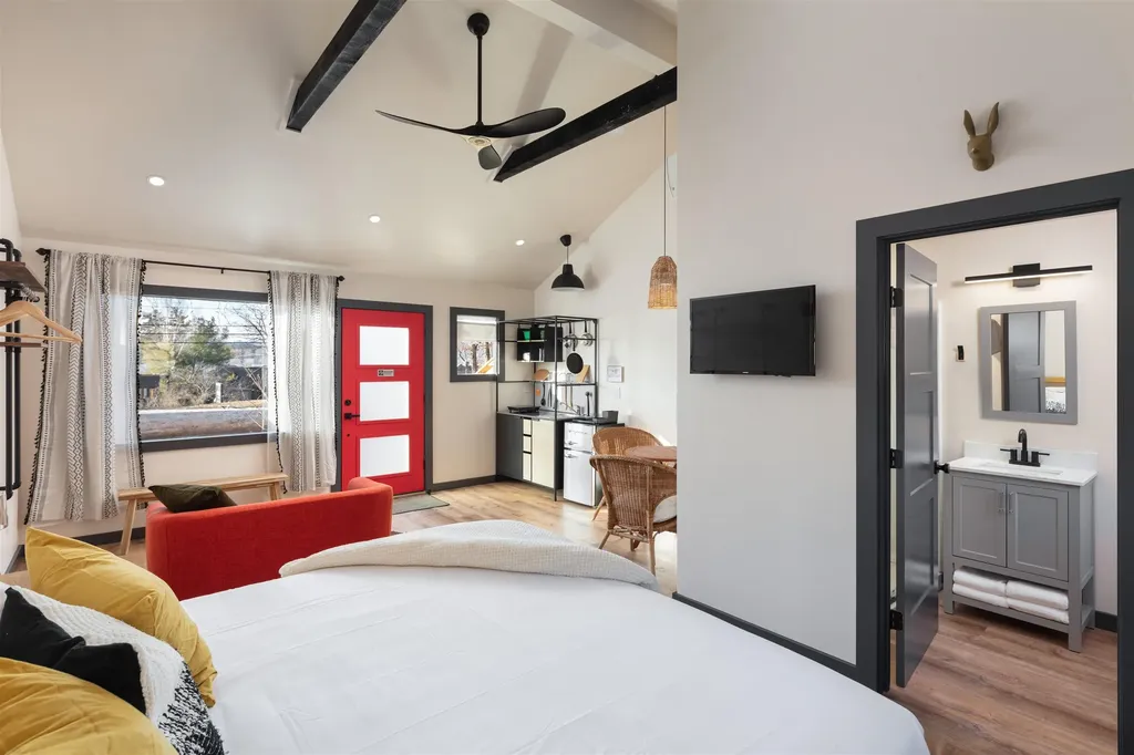 435 South Mayhew Turnpike Hebron NH 03241