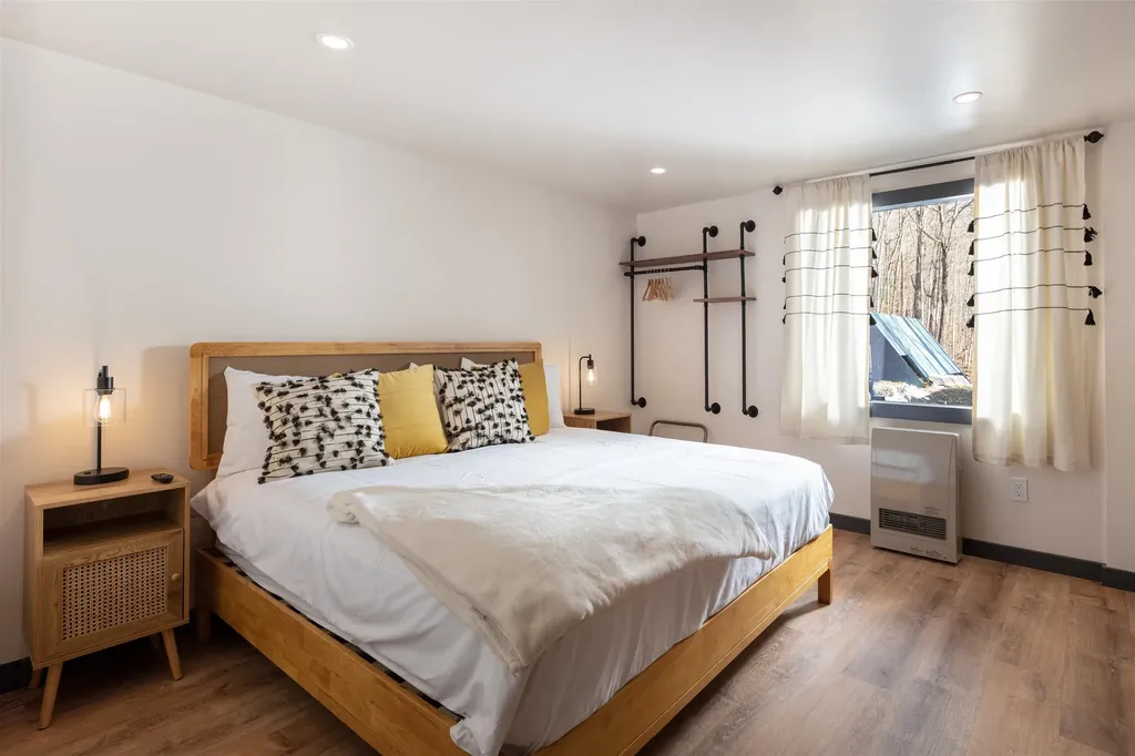 435 South Mayhew Turnpike Hebron NH 03241