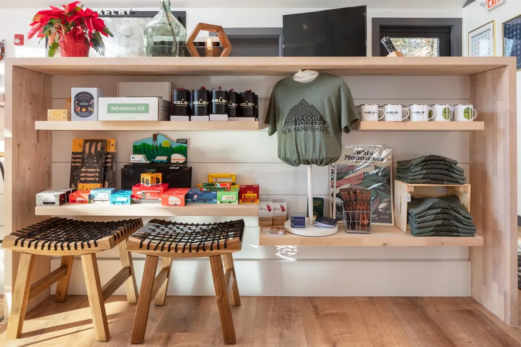 435 South Mayhew Turnpike Hebron NH 03241