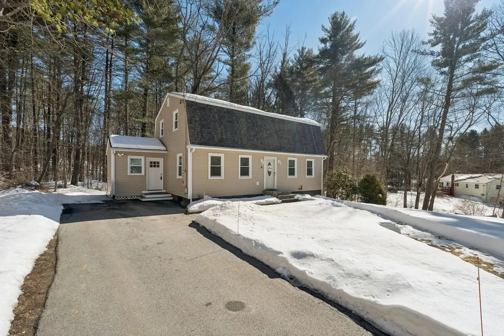 9 Berry Hill Road Hooksett NH 03106