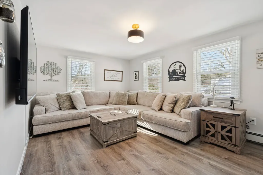 9 Berry Hill Road Hooksett NH 03106