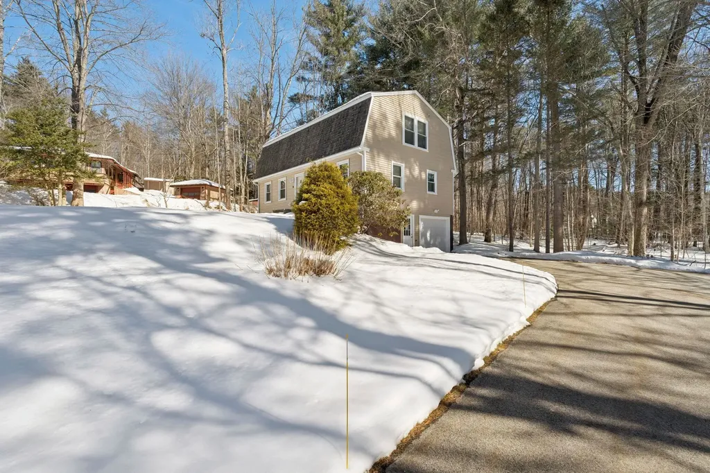 9 Berry Hill Road Hooksett NH 03106