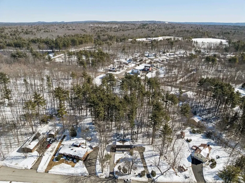 9 Berry Hill Road Hooksett NH 03106