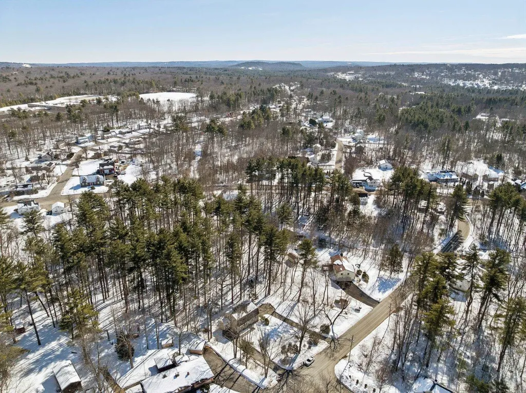 9 Berry Hill Road Hooksett NH 03106