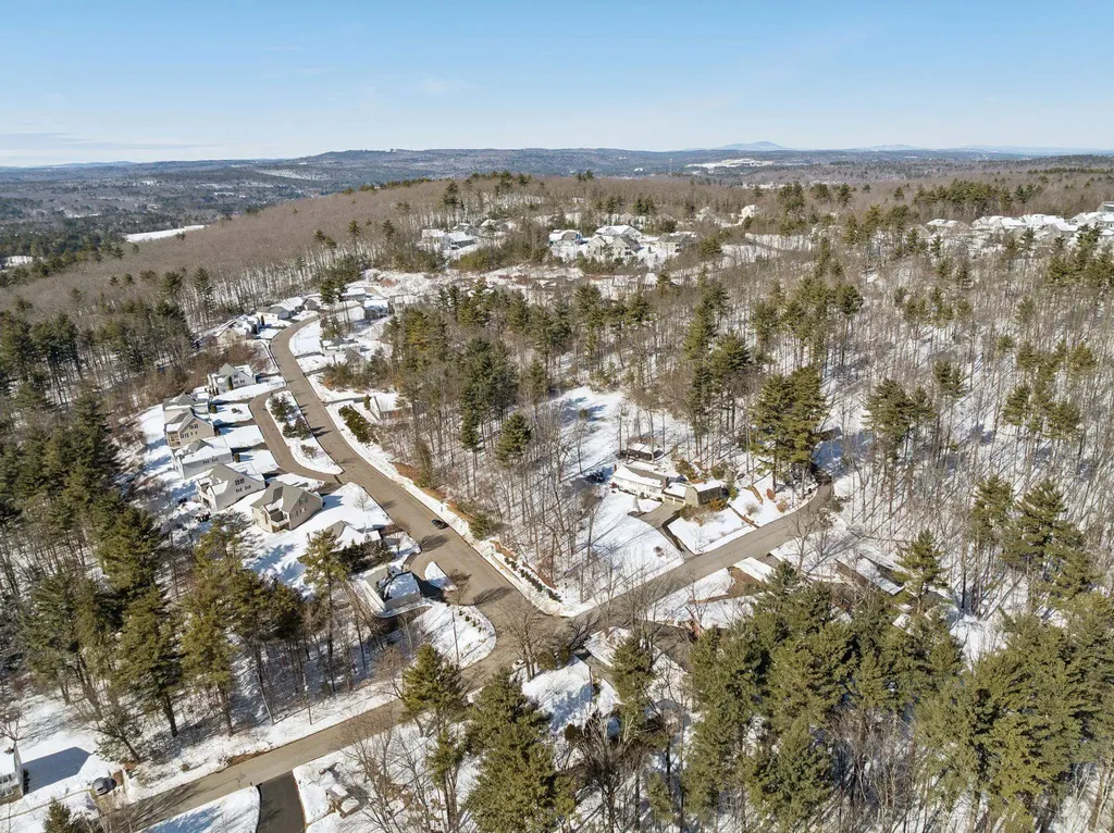 9 Berry Hill Road Hooksett NH 03106