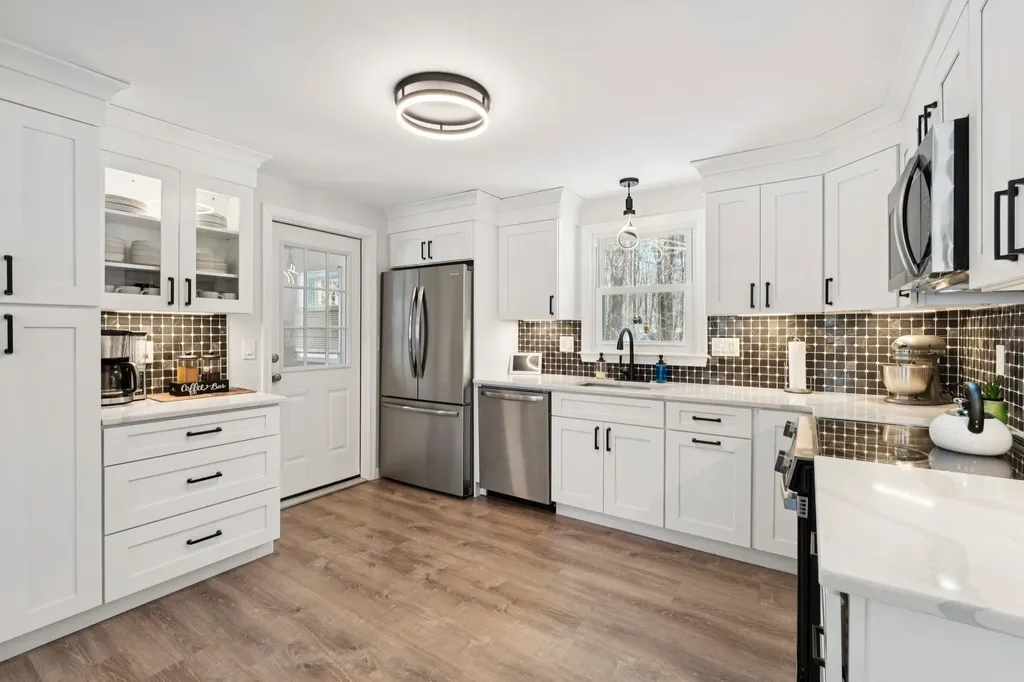 9 Berry Hill Road Hooksett NH 03106