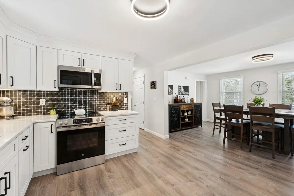 9 Berry Hill Road Hooksett NH 03106