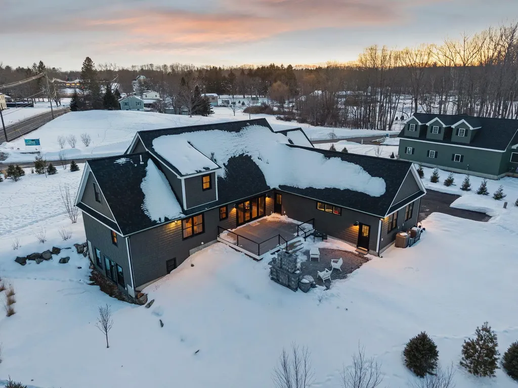 6 Shipwright Way Newington NH 03801