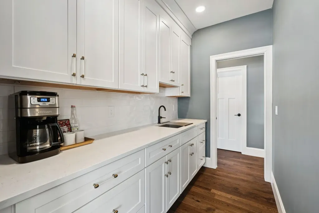 6 Shipwright Way Newington NH 03801