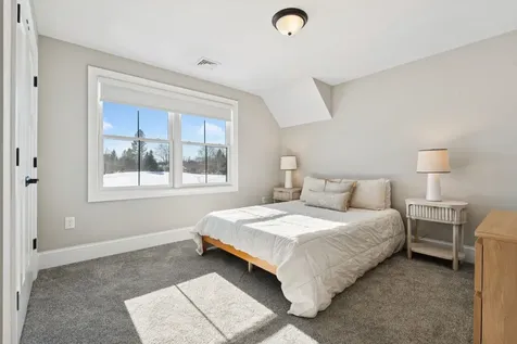 6 Shipwright Way Newington NH 03801