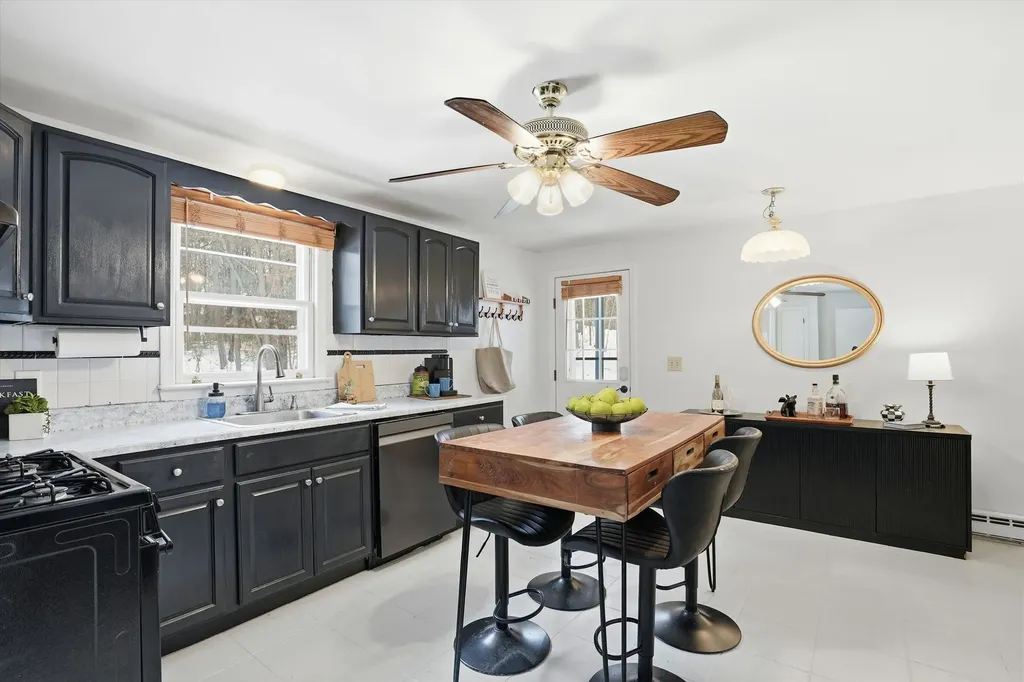 128 Sandstone Circle Londonderry NH 03053