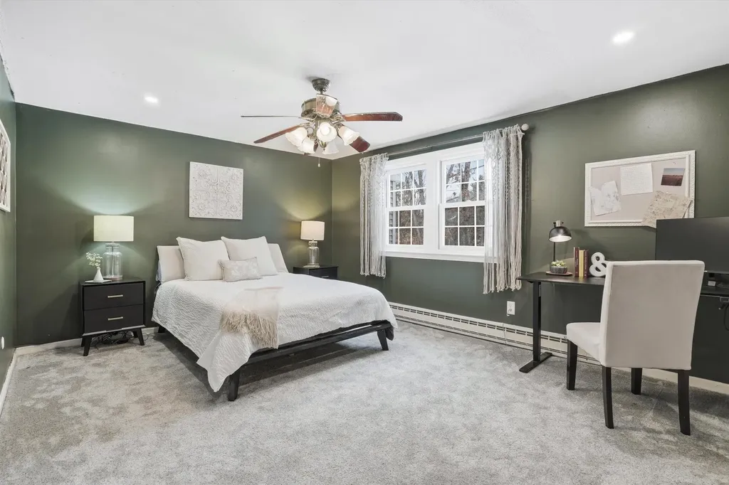 128 Sandstone Circle Londonderry NH 03053